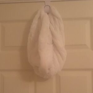 Source Unknown Cream Scarf